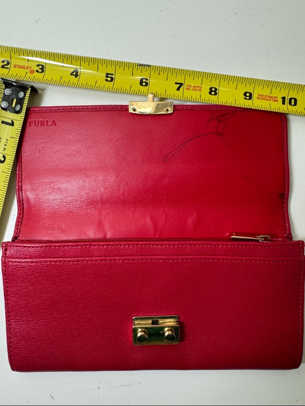 Furla red textured wallet. - Picture 5 of 11